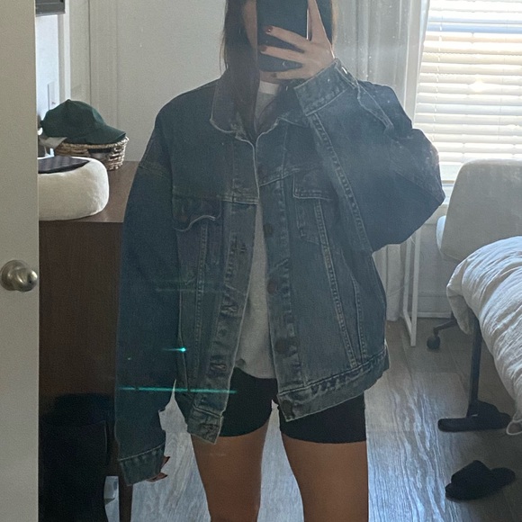 Vintage Levi’s Denim Jacket - Picture 2 of 3